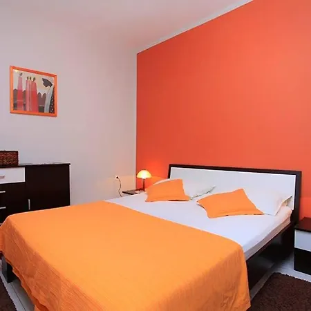 Appartement Holiday With Pool Rozita